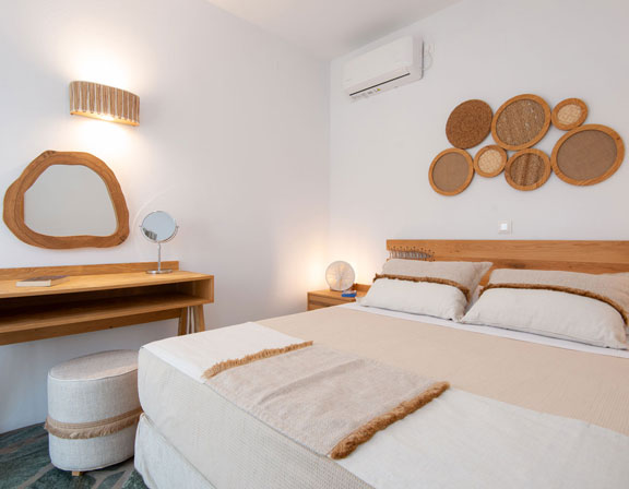 Υπνοδωμάτιο με διπλό κρεβάτι