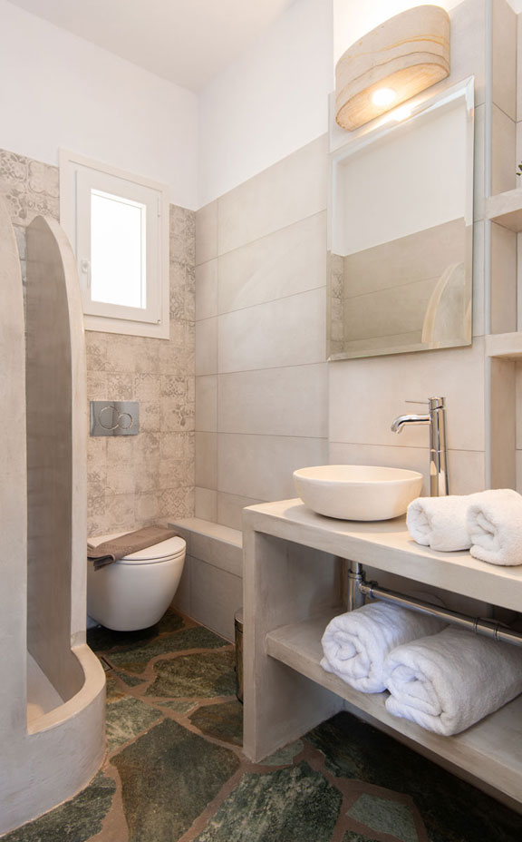 Μοντέρνο μπάνιο στα τρίχωρα διαμερίσματα