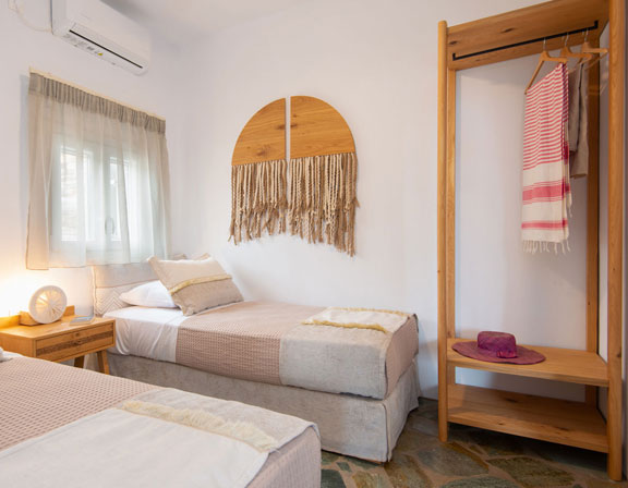 Υπνοδωμάτιο με μονά κρεβάτια