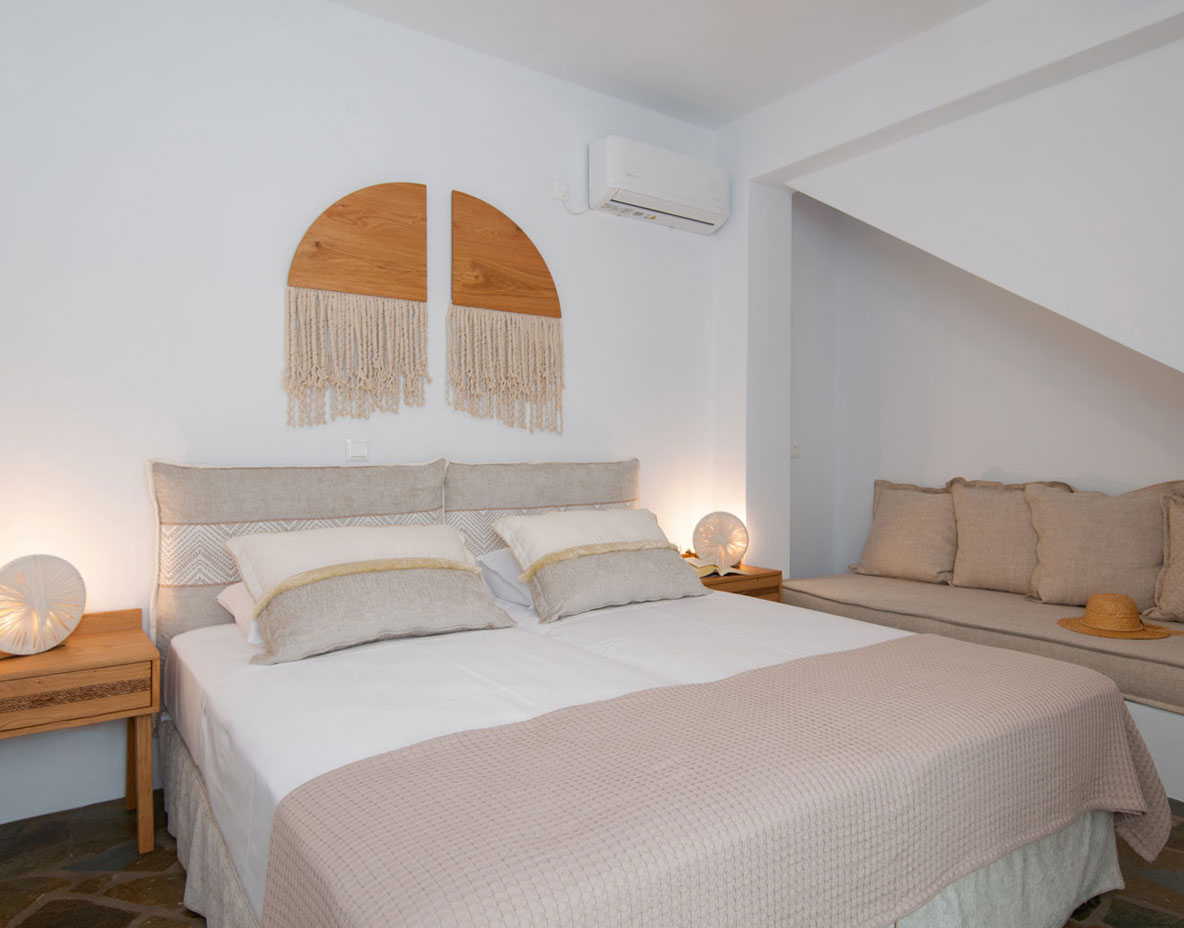 Κυρίως υπνοδωμάτιο με διπλό κρεβάτι