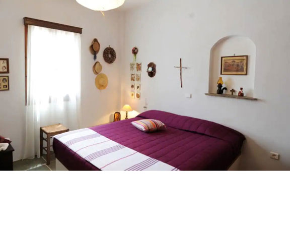 Κυρίως υπνοδωμάτιο με διπλό κρεβάτι