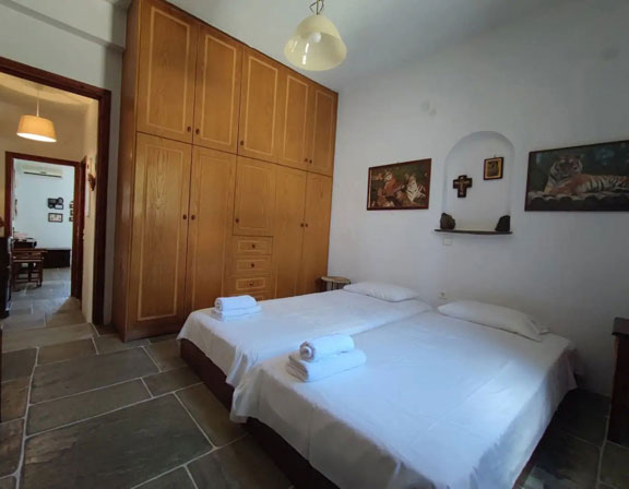 Υπνοδωμάτιο με μονά κρεβάτια