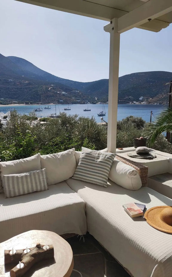 Θέα στη θάλασσα από το Βίλα Βαθύ στη Σίφνο