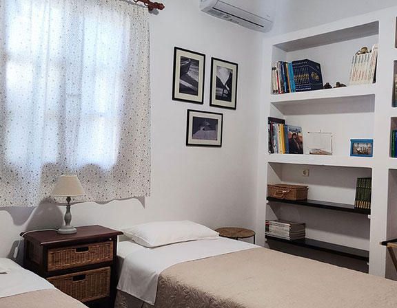 Υπνοδωμάτιο με μονά κρεβάτια